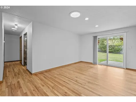 4910 SW Vesta Street Portland OR 97219