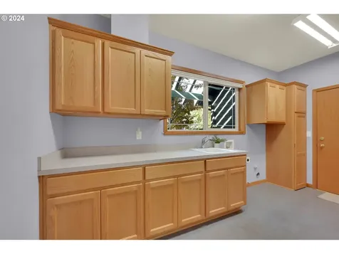 3183 Wolf Meadows Lane Eugene OR 97408