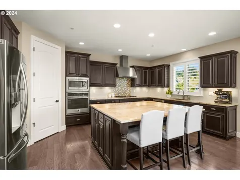 5762 Nw Primino Avenue Portland OR 97229
