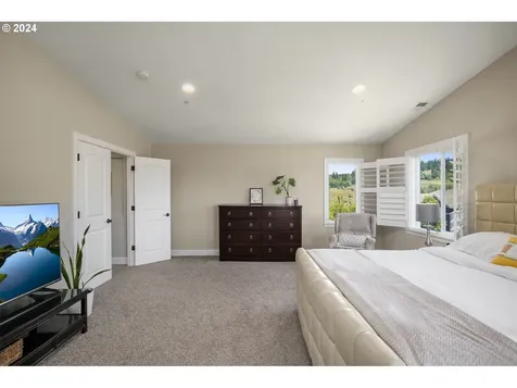 5762 Nw Primino Avenue Portland OR 97229