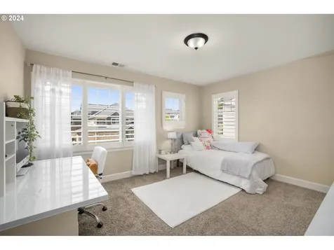 5762 Nw Primino Avenue Portland OR 97229