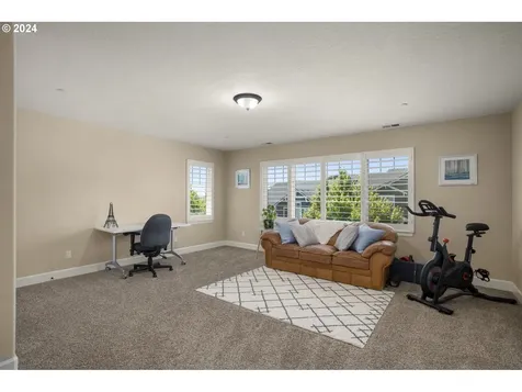 5762 Nw Primino Avenue Portland OR 97229
