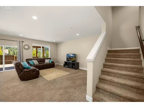 5762 Nw Primino Avenue Portland OR 97229