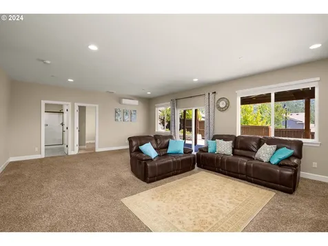 5762 Nw Primino Avenue Portland OR 97229