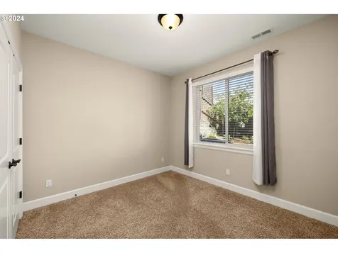 5762 Nw Primino Avenue Portland OR 97229
