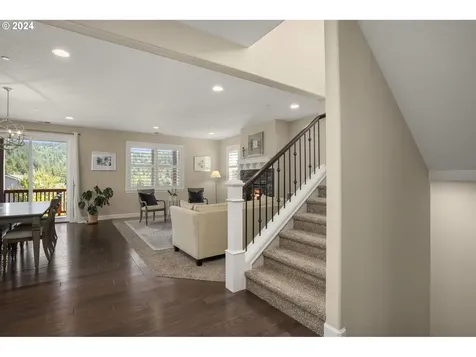 5762 Nw Primino Avenue Portland OR 97229