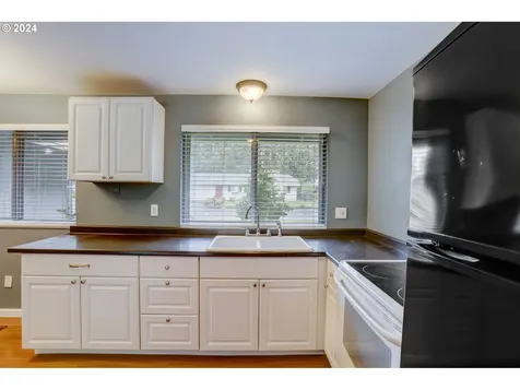 1105 Ne 18th Street Gresham OR 97030
