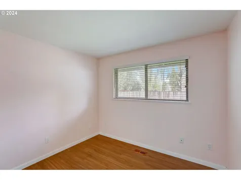 1105 Ne 18th Street Gresham OR 97030