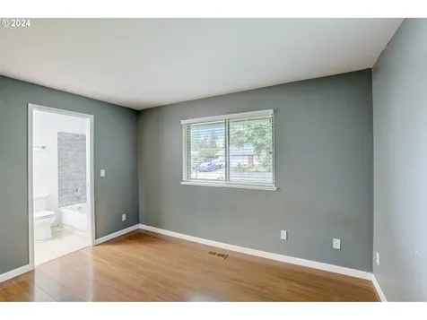 1105 Ne 18th Street Gresham OR 97030