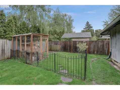 1105 Ne 18th Street Gresham OR 97030