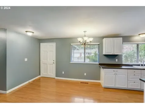 1105 Ne 18th Street Gresham OR 97030