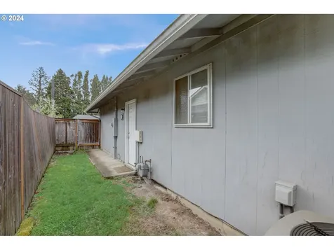 1105 Ne 18th Street Gresham OR 97030