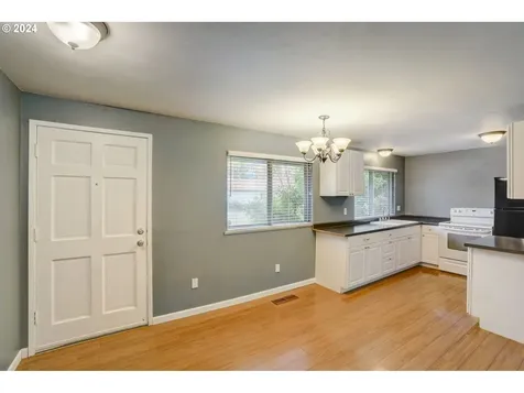 1105 Ne 18th Street Gresham OR 97030