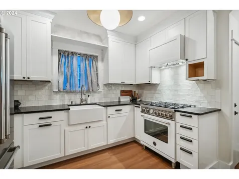 3534 SE Yamhill Street Portland OR 97214