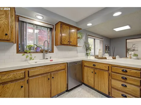 12613 NE 20th Street Vancouver WA 98684