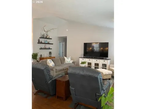 2430 Bowtie Avenue Eugene OR 97404