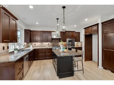 395 SE 14th Place Canby OR 97013