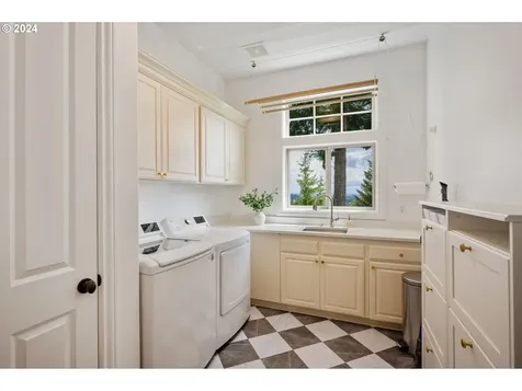 4023 Nw Riggs Drive Portland OR 97229