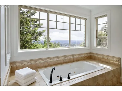 4023 Nw Riggs Drive Portland OR 97229