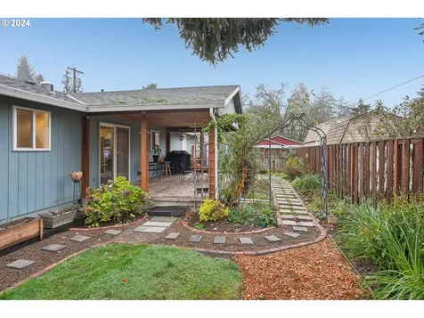 419 S Harrison Street Newberg OR 97132
