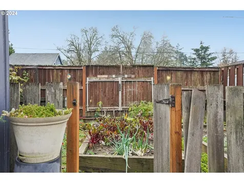 419 S Harrison Street Newberg OR 97132