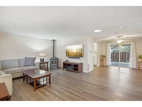 419 S Harrison Street Newberg OR 97132
