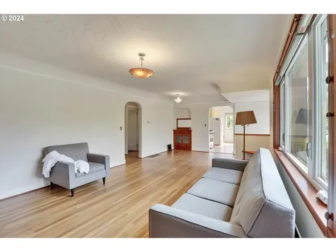 2833 N Bryant Street Portland OR 97217