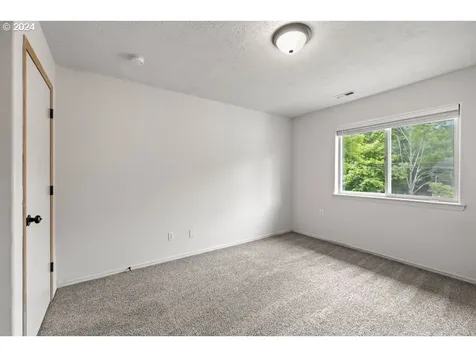 818 Se Francis Avenue Gresham OR 97080