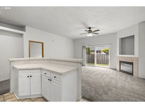 818 Se Francis Avenue Gresham OR 97080