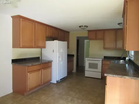 456 SW Chapman Street Sheridan OR 97378