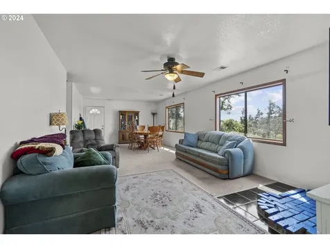 842 NE Center Street Sheridan OR 97378