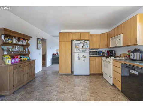 842 NE Center Street Sheridan OR 97378