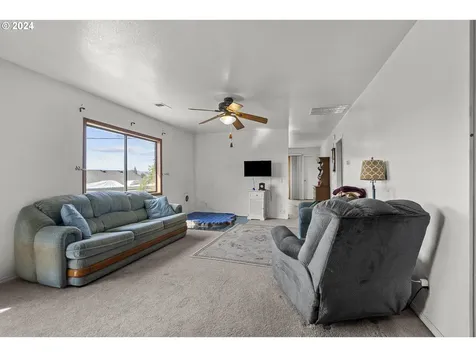 842 NE Center Street Sheridan OR 97378