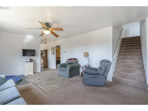 842 NE Center Street Sheridan OR 97378