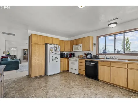 842 NE Center Street Sheridan OR 97378