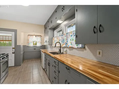 2204 NE 46th Avenue Portland OR 97213