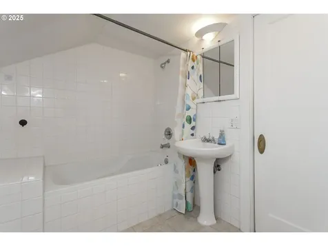 2204 NE 46th Avenue Portland OR 97213