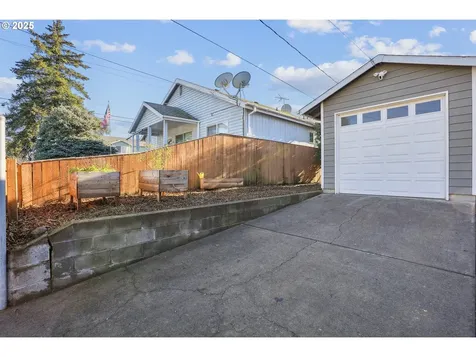 5530 SE Mall Street Portland OR 97206