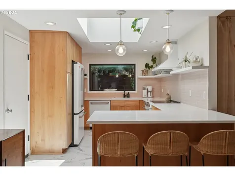5236 Sw Vacuna Street Portland OR 97219