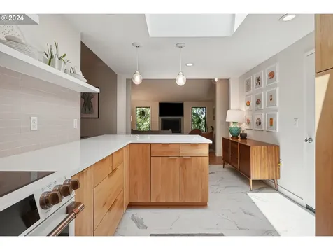 5236 Sw Vacuna Street Portland OR 97219