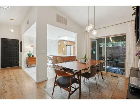 5236 Sw Vacuna Street Portland OR 97219