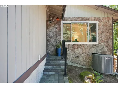 5236 Sw Vacuna Street Portland OR 97219