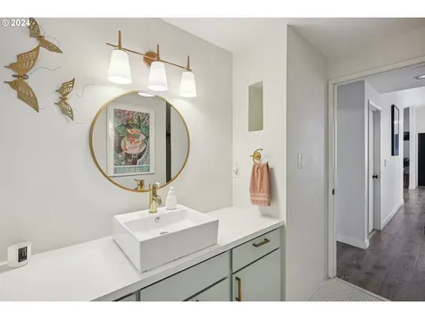 5236 Sw Vacuna Street Portland OR 97219