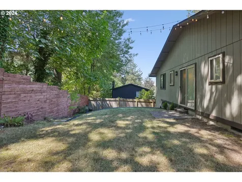 5236 Sw Vacuna Street Portland OR 97219