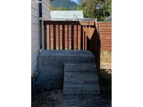 865 Ne Bond Street Myrtle Creek OR 97457