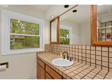 839 Ne 112th Avenue Portland OR 97220