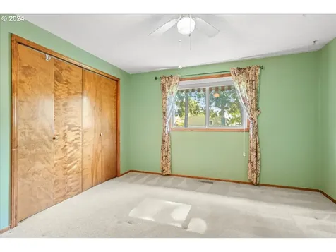 4585 Dean Street NE Salem OR 97301