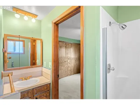 4585 Dean Street NE Salem OR 97301