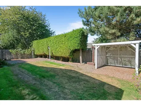4585 Dean Street NE Salem OR 97301