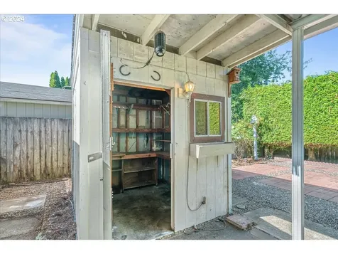 4585 Dean Street NE Salem OR 97301